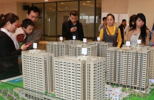 Thiếu tiền vay nóng khắp nơi, bán cắt lỗ căn hộ thoát nợ
